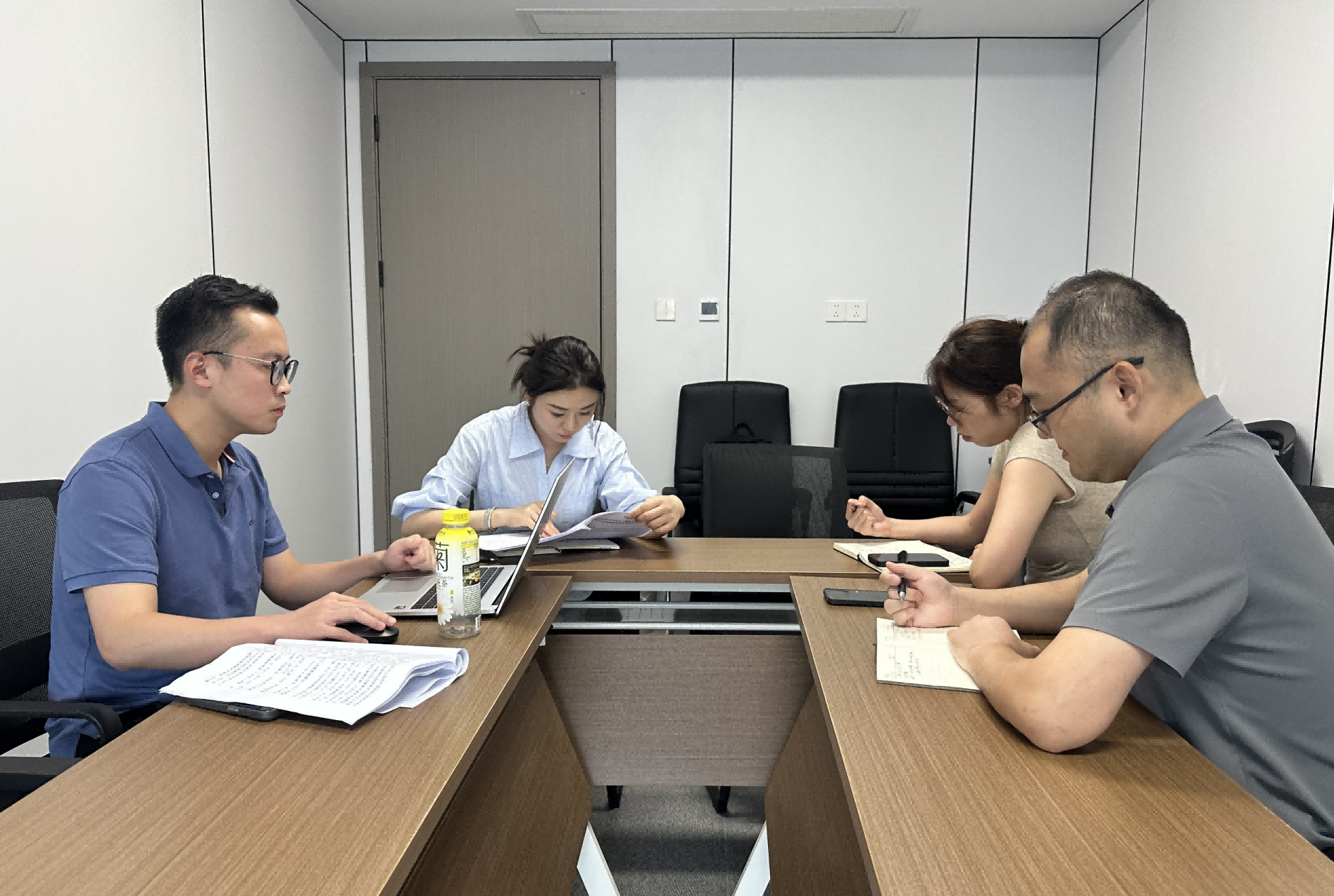 市文旅集团工会组织工会委员学习省总工会通知文件精神